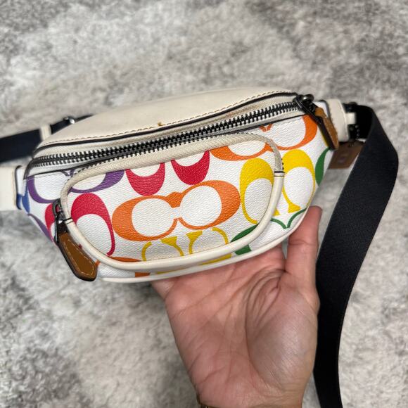 Coach Sprint Belt Bag 24 In Rainbow Signature Canvas CJ682 - Picture 2 of 11